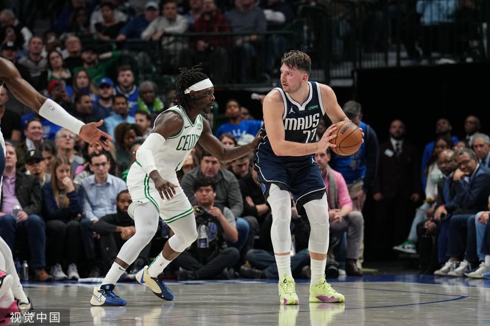 己的英雄之 己的英雄之